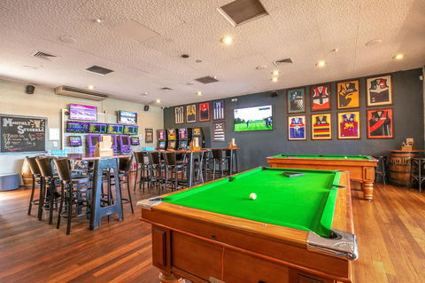 Nightcap At Wanneroo Tavern - VIC Tourism 5