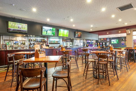 Nightcap At Wanneroo Tavern - VIC Tourism 8
