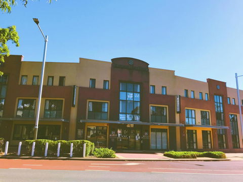 Joondalup City Hotel - VIC Tourism 0