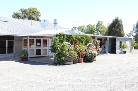 Kendenup Cottages And Lodge - VIC Tourism 33