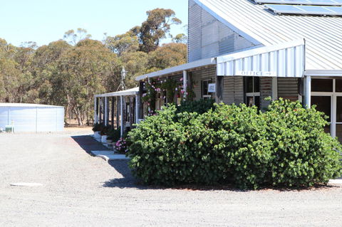 Kendenup Cottages And Lodge - VIC Tourism 36