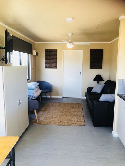 Kendenup Cottages And Lodge - VIC Tourism 5