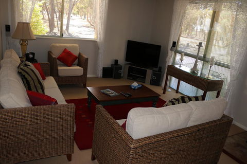 Kendenup Cottages And Lodge - VIC Tourism 12