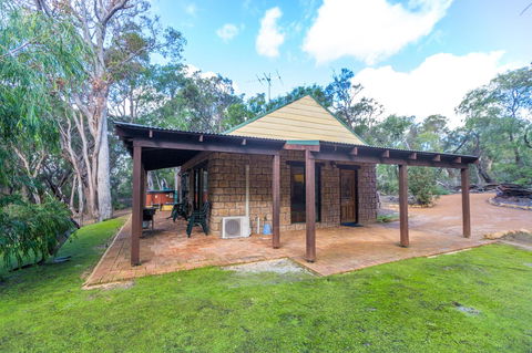 Yelverton Brook Conservation Sanctuary - VIC Tourism 12