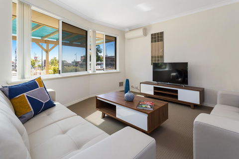 Como South Perth Villa - VIC Tourism 14