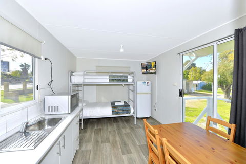 Mandurah Coastal Holiday Park - VIC Tourism 17