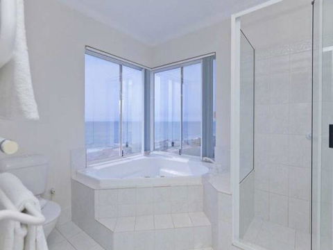 Caravel Beach House Mandurah - VIC Tourism 32