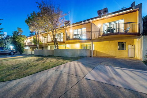 Cottesloe Beach Chalets - VIC Tourism 2