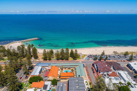 Cottesloe Beach Chalets - VIC Tourism 13