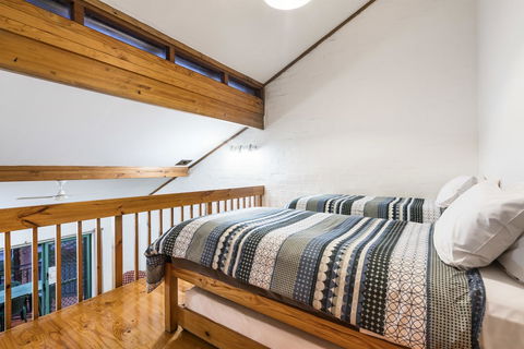 Cottesloe Beach Chalets - VIC Tourism 10