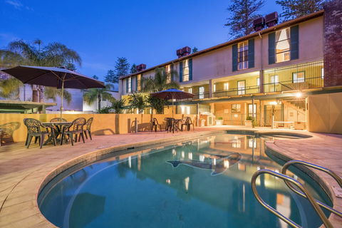 Cottesloe Beach Chalets - VIC Tourism 0
