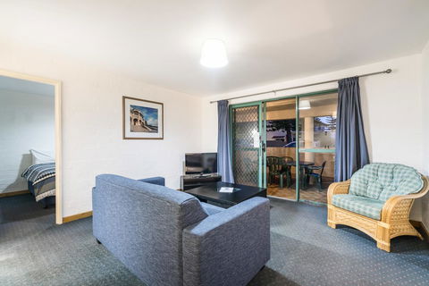 Cottesloe Beach Chalets - VIC Tourism 37