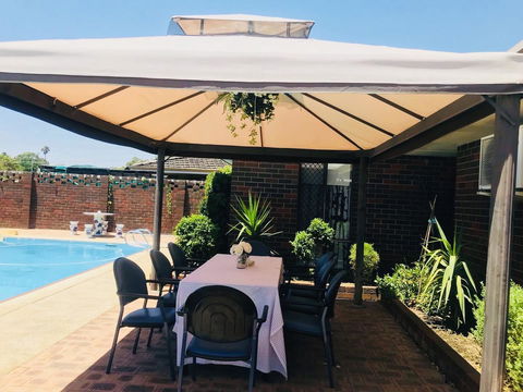 Swan Valley Rest Cottage - VIC Tourism 1