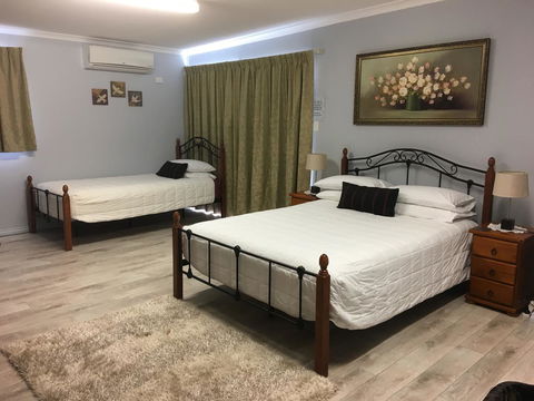 Armadale Cottage Bed & Breakfast - VIC Tourism 3