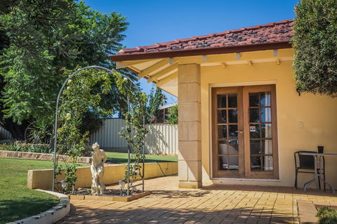 Armadale Cottage Bed & Breakfast - VIC Tourism 36