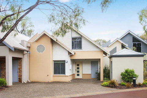 Beach Retreat - Busselton - VIC Tourism 0