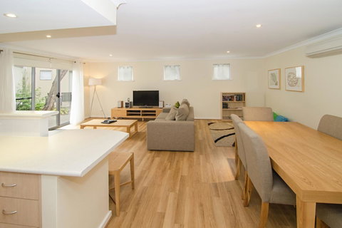 Beach Retreat - Busselton - VIC Tourism 3