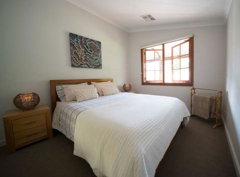 The Farmhouse - VIC Tourism 6