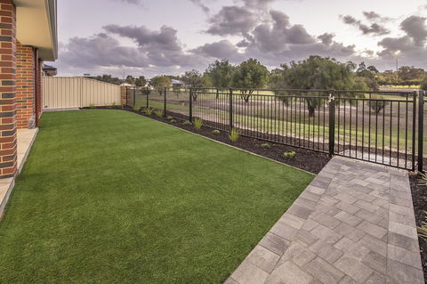 15 Cabot Close - VIC Tourism 24