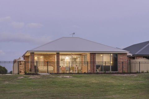 15 Cabot Close - VIC Tourism 23