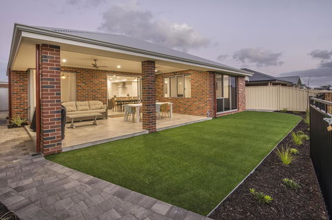 15 Cabot Close - VIC Tourism 26