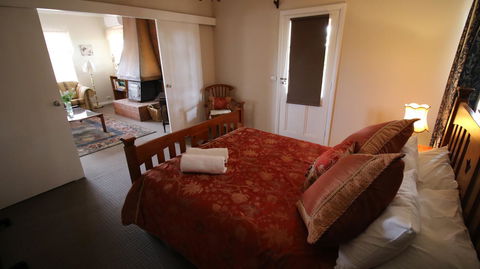 Daisy Cottage - VIC Tourism 18