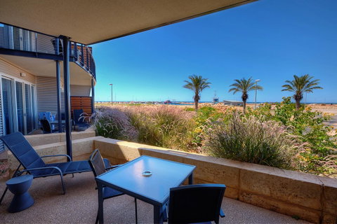 Mantarays Ningaloo Beach Resort - VIC Tourism 12