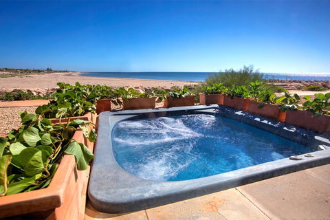 Mantarays Ningaloo Beach Resort - VIC Tourism 7