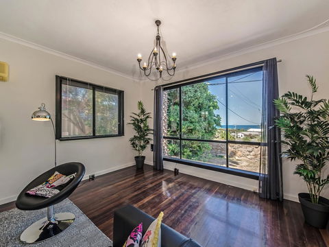 Panoramique Holiday Home With A View - VIC Tourism 5