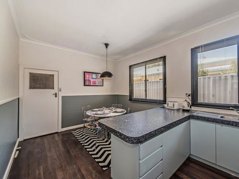 Panoramique Holiday Home With A View - VIC Tourism 10