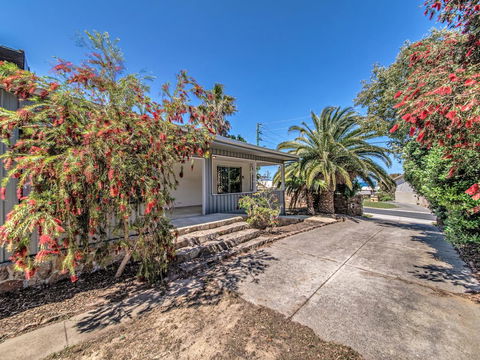 Panoramique Holiday Home With A View - VIC Tourism 3