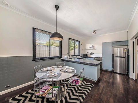 Panoramique Holiday Home With A View - VIC Tourism 9