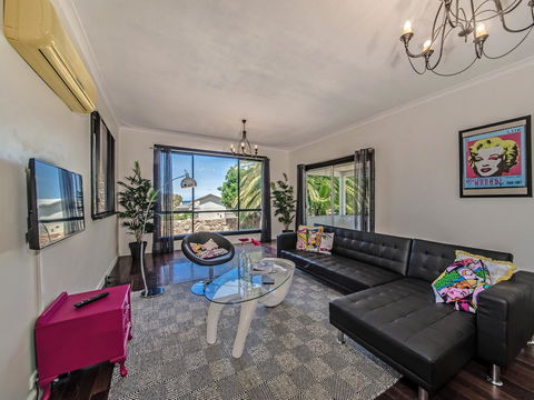Panoramique Holiday Home With A View - VIC Tourism 1