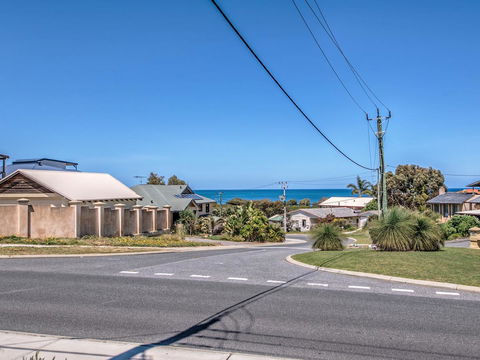 Panoramique Holiday Home With A View - VIC Tourism 2