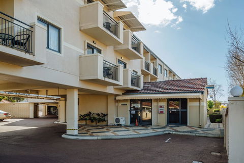 Canning Bridge Auto Lodge - VIC Tourism 8