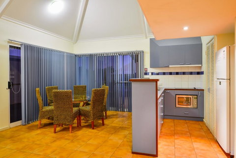 Osprey Holiday Village Unit 119 - VIC Tourism 4