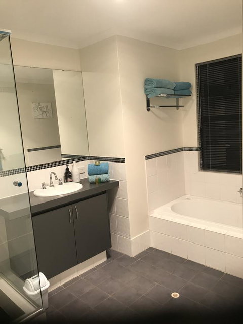 THE SANCTUARY LUXURY HOLIDAY HOME - VIC Tourism 6