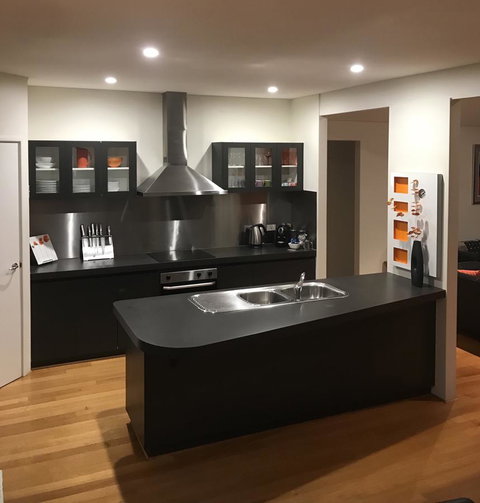 THE SANCTUARY LUXURY HOLIDAY HOME - VIC Tourism 9