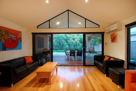 THE SANCTUARY LUXURY HOLIDAY HOME - VIC Tourism 16