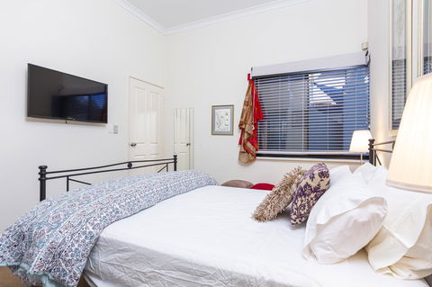 Como Executive Apartment - VIC Tourism 7