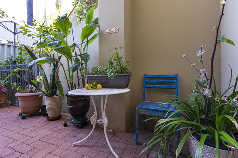 Como Executive Apartment - VIC Tourism 11