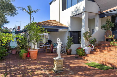 Como Executive Apartment - VIC Tourism 16