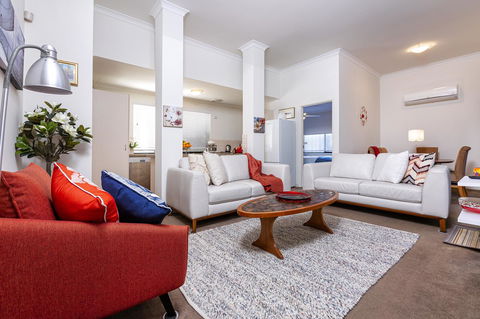 Como Executive Apartment - VIC Tourism 0