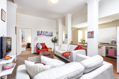Como Executive Apartment - VIC Tourism 5