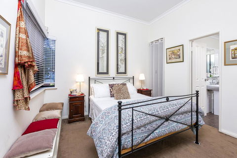 Como Executive Apartment - VIC Tourism 6