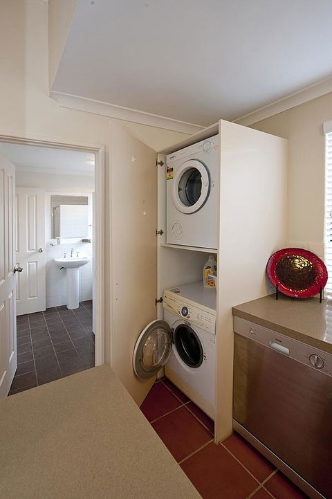 Como Executive Apartment - VIC Tourism 14