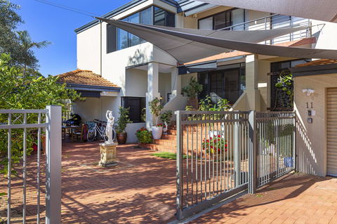 Como Executive Apartment - VIC Tourism 1