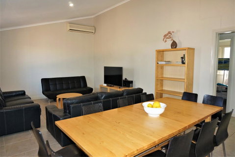 9 Krait Street - Perfect For Large Groups Or Families Alike - VIC Tourism 3