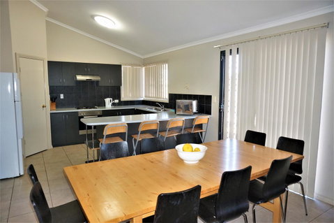 9 Krait Street - Perfect For Large Groups Or Families Alike - VIC Tourism 4