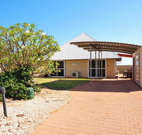 Osprey Holiday Village Unit 104 - Luxury spa bath with a view - VIC Tourism